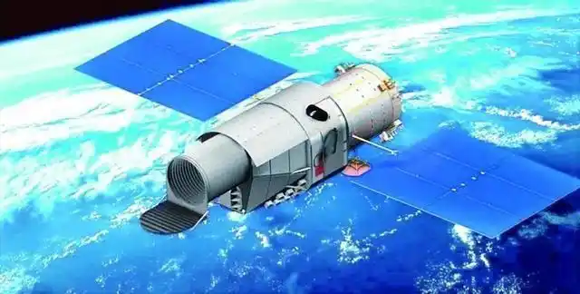 Fibra de carbono em painéis solares da estação espacial